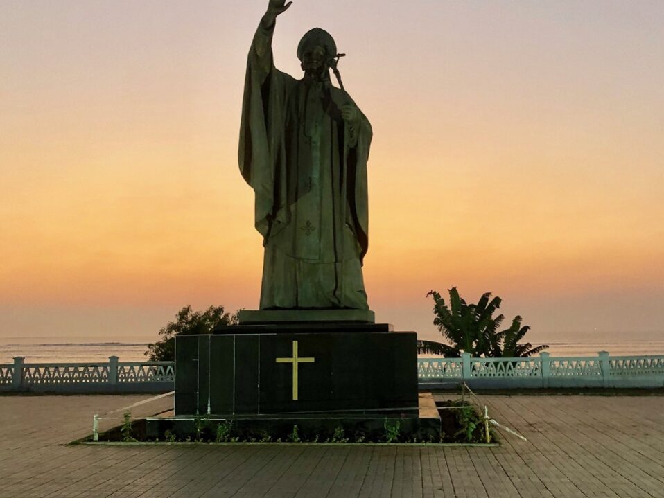 1615719845_1!!-!!Pope statue Cabinda